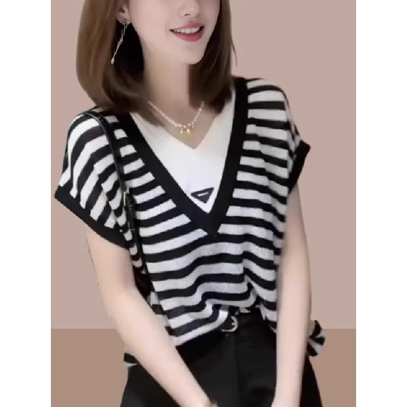Áo thun nữ tay ngắn cổ chữ V giả hai mảnh dáng rộng che bụng — Màu đen