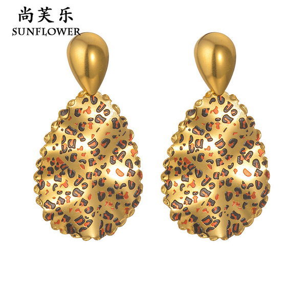 retro elegant fashionable earrings drop-shaped stainless steel