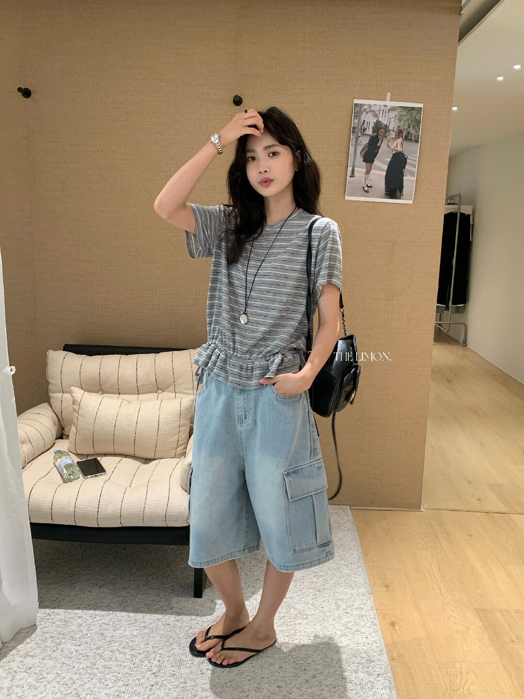 Áo thun nữ tay ngắn cổ tròn sọc kẻ phối bèo nhún, thiết kế eo rút dây thời trang — màu đen, màu trắng chi tiết 21