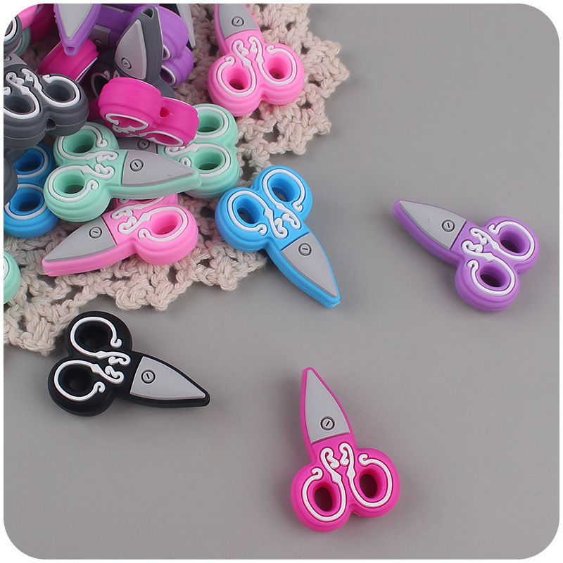Nuevo bebé suministros de dibujos animados tijeras pequeño mordedor creativo DIY bebé molar pezón cadena anti-caída cadena Accesorios