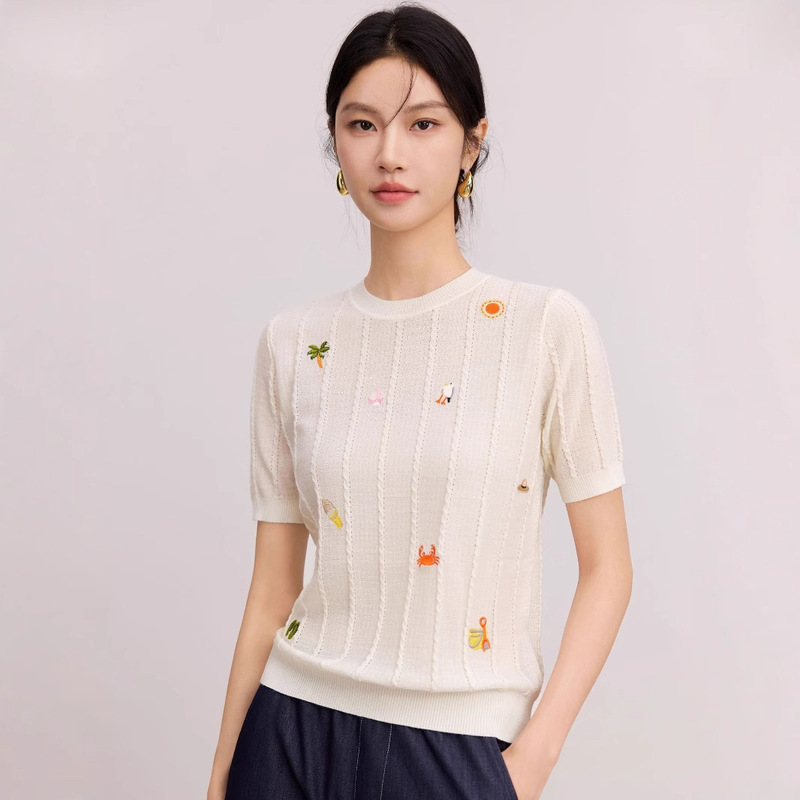 26 Summer Vacation Embroidered Fine Cable Knit Wool Blend Crew Neck Short Sleeve Thin Knit Pullover with Embroidery Design