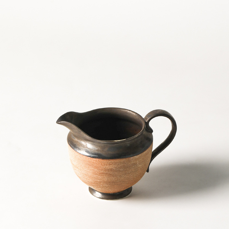 Wood-fired, unglazed, handcrafted ceramic tea set accessories, kiln-turned tea dispenser, hand-painted ceramic art design, tea ceremony accessories Wood-fired, unglazed, handcrafted ceramic tea set accessories, kiln-turned tea dispenser, hand-painted ceramic art design, tea ceremony accessories