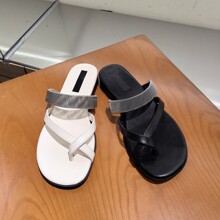 欧洲站XJ女鞋26夏时尚套指夹脚软小羊皮圆头休闲款一字带平底拖鞋