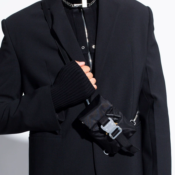 Black small one-shoulder bag
