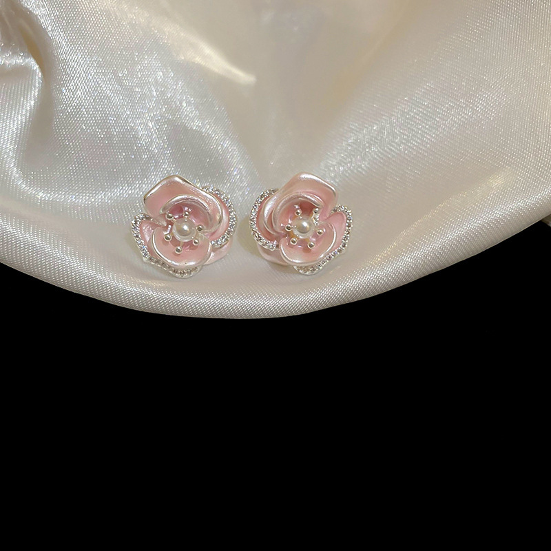 Aguja de plata Pendientes de flores dulces rosas Pendientes lindos de todo fósforo de la serie Mori Pendientes de diseño de moda de nicho al por mayor femenino