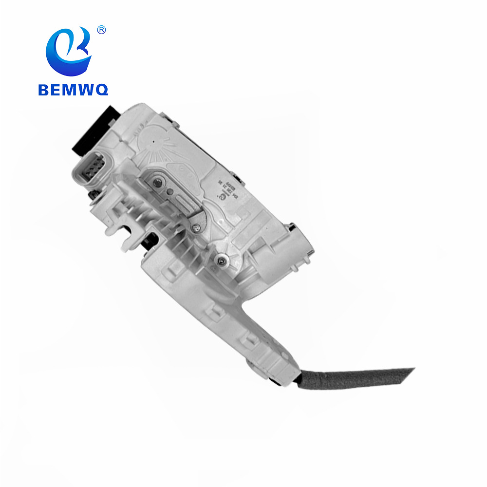 2047202135 front door lock mechanism is suitable for 204 720 21 35 Mercedes-Benz W204