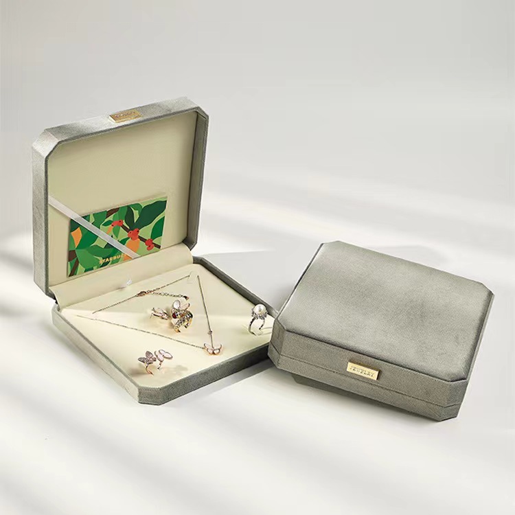 f8b0320bc22aa3cd9c957748e161eb