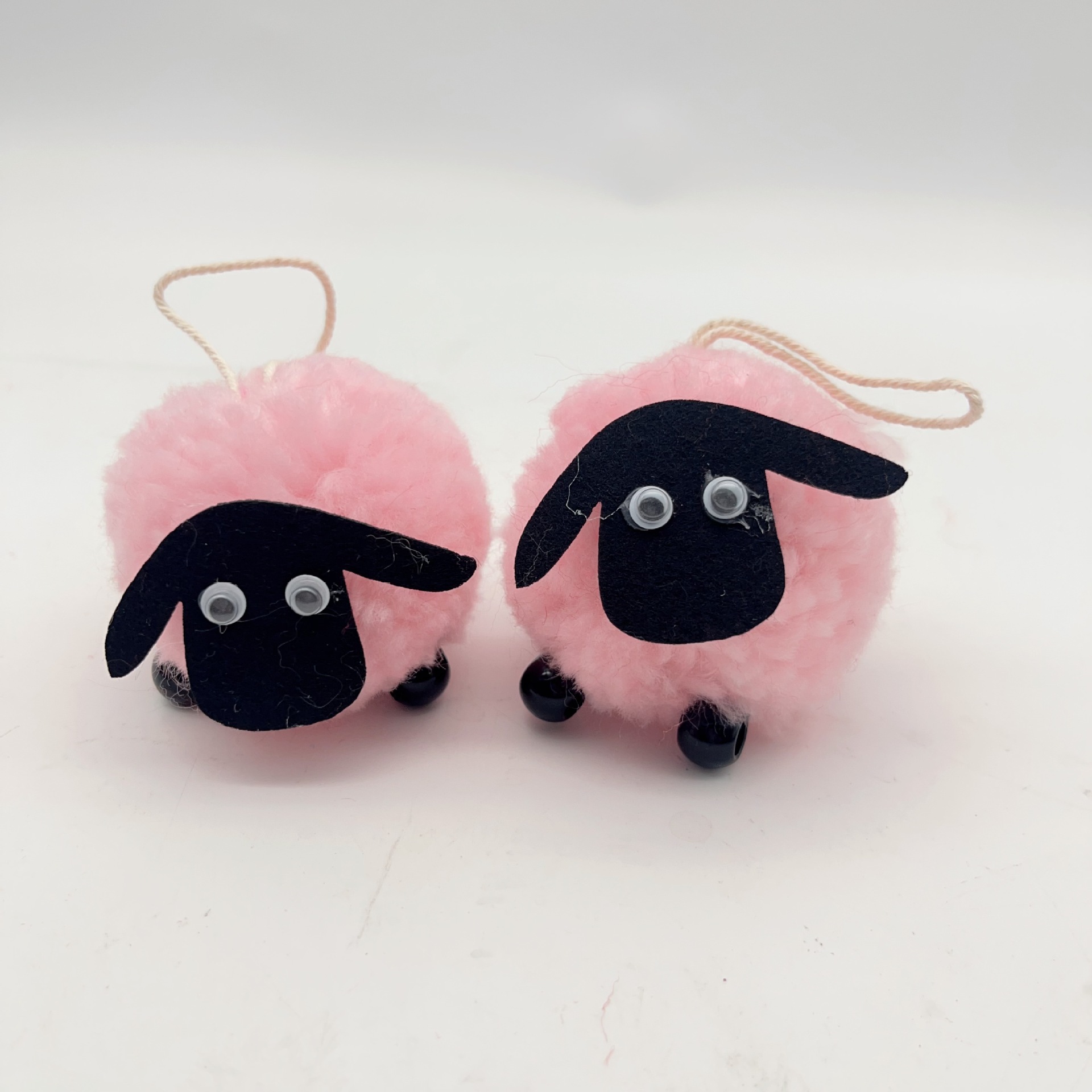 Juguetes de peluche transfronterizos colgantes de cordero blanco y negro, cordero de peluche de Pascua colgantes de cordero