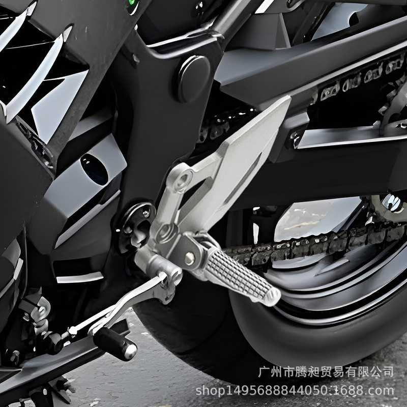 Suitable for Kawasaki Ninja 300/250R 2013-2018 motorcycle front pedal modification accessory bracket