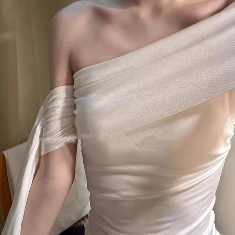 2026 New Black One-Shoulder Short-Sleeved T-Shirt for Women, Summer Sexy Hot Girl Style, Waist-Cinching Short Off-Shoulder Top, Ins Style