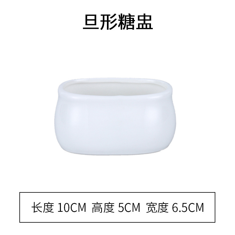 陶磁器には柄のない小さいサイズのミルクスプーンがあります。|undefined
