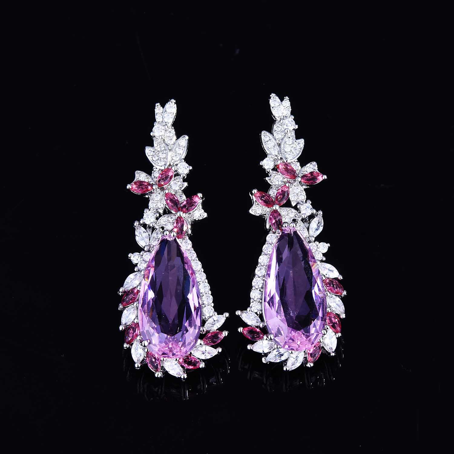 Mode Schmetterling Morganit Pendelleuchte Luxus Voller Diamant Ohrring Anhänger Großhandel display picture 11