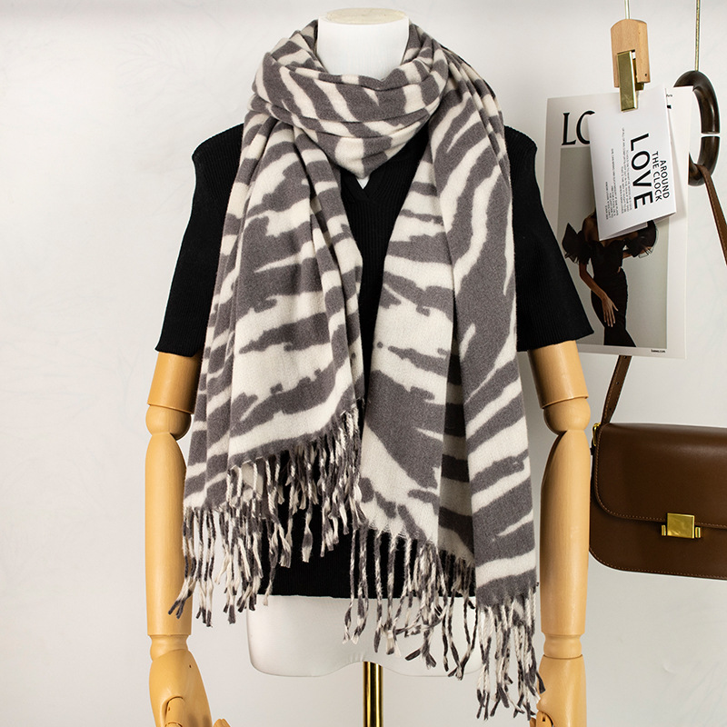 Nueva bufanda cálida engrosada con patrón de cebra de otoño e invierno