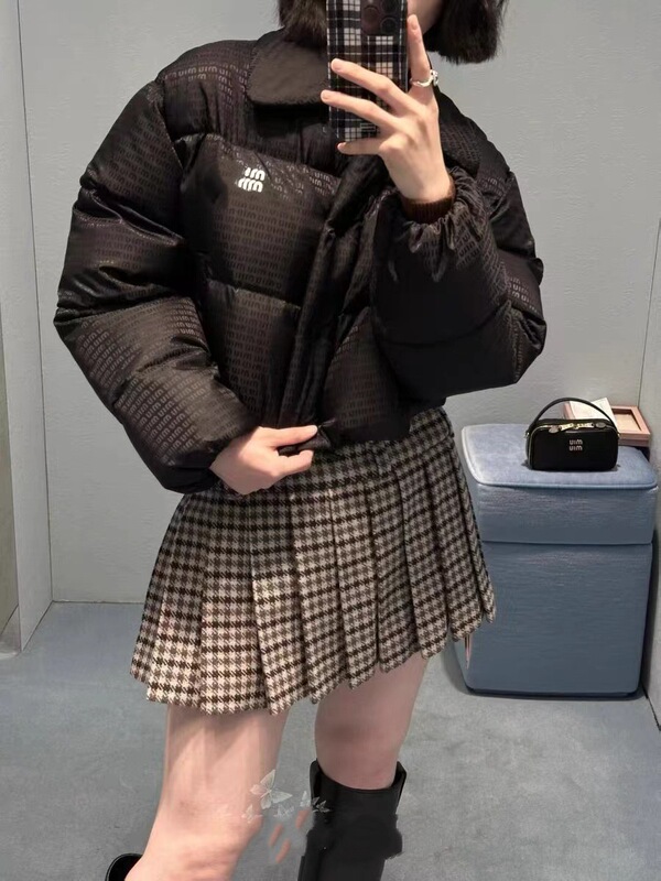 新款miu方领短款羽绒服字母满印25秋冬抽绳时尚百搭面包鸭绒外套|undefined