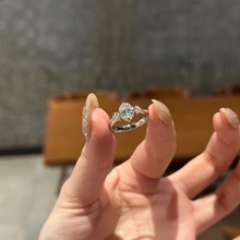 新款法式悬浮鸽子蛋戒指女中古风清冷感椭圆爆闪大钻戒指环可调节