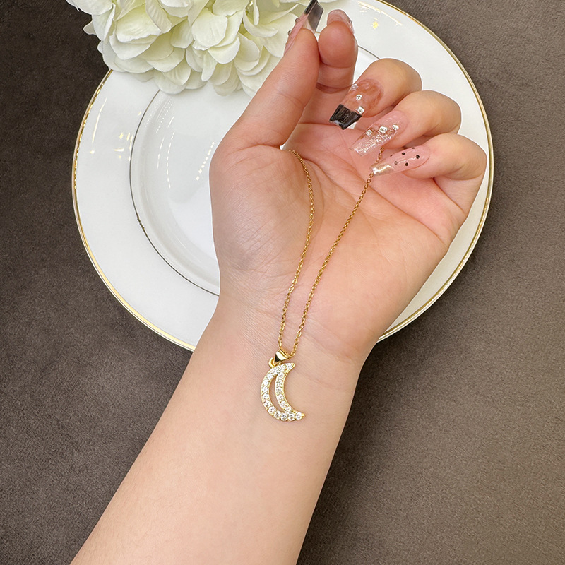 Collar de oro de arena vietnamita transfronterizo, estilo de lujo ligero, diamantes, luna hueca, diseño de nicho femenino, sentido del temperamento, joyería al por mayor