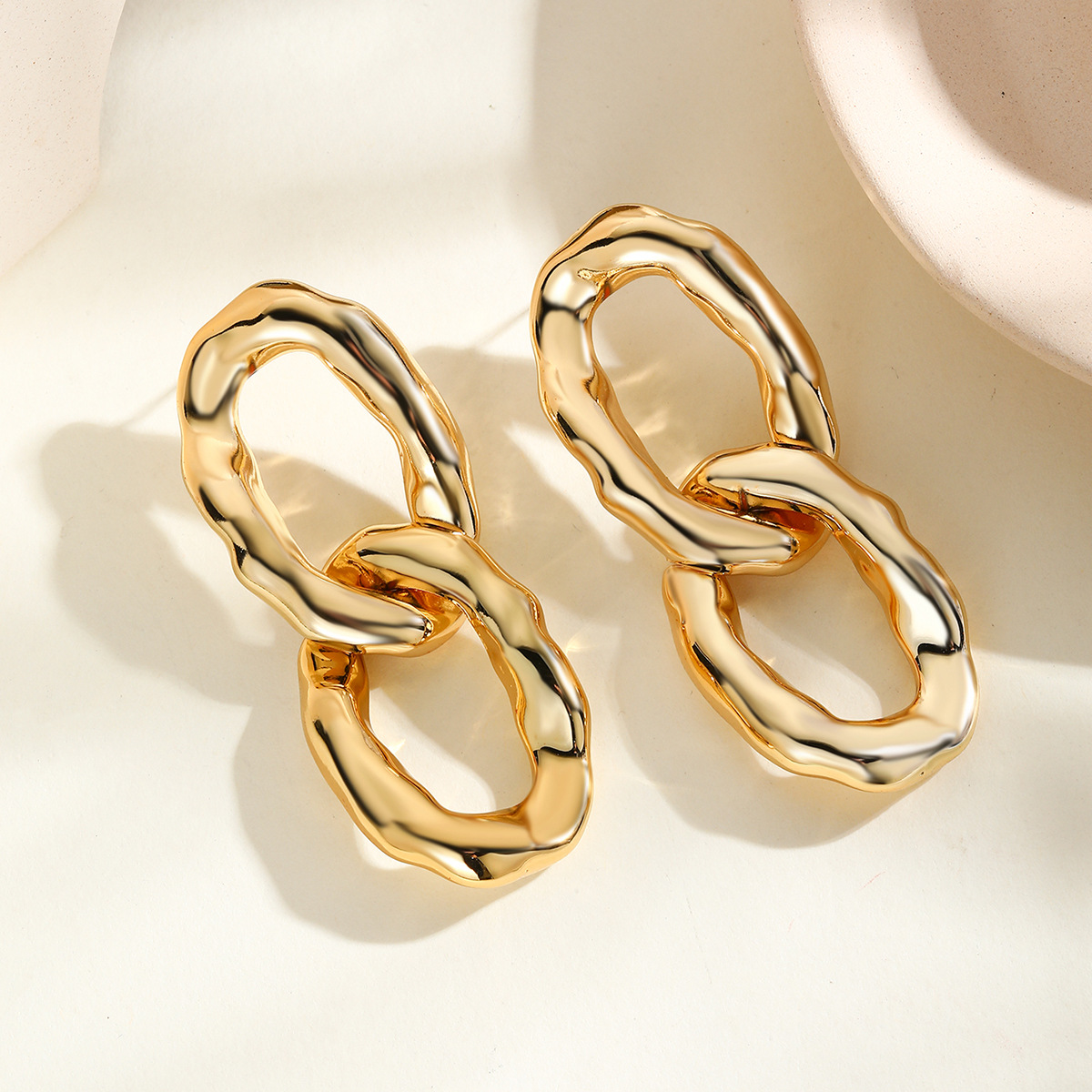 1 Pair Basic Modern Style Classic Style Geometric Solid Color Plating 304 Stainless Steel Arylic Drop Earrings display picture 2