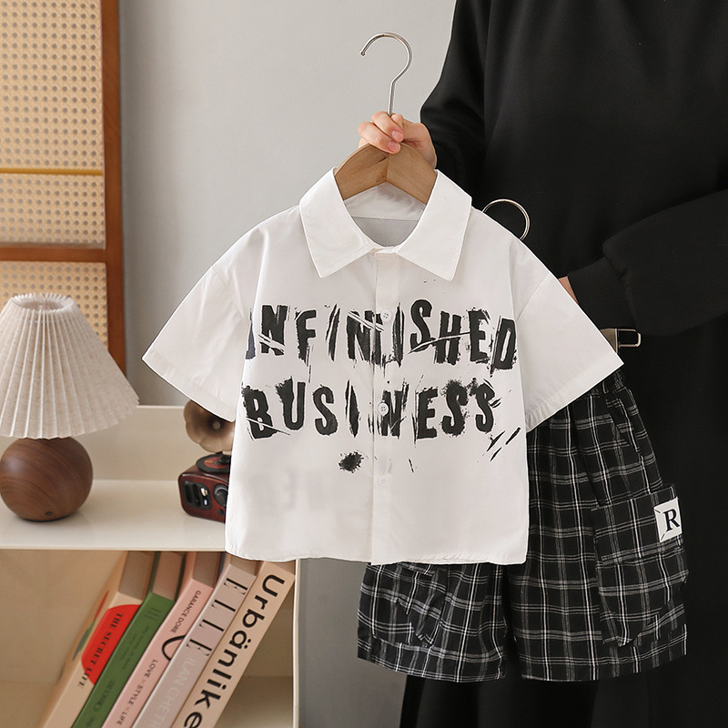 7195 traje de verano para niños y niñas 2025 nueva camisa falsa de dos piezas para niños de manga corta ropa fina de verano de dos piezas