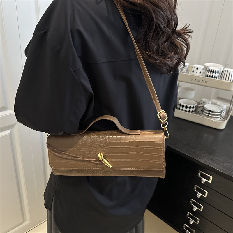 Bolso de cena 2025 primavera y verano nuevo estilo temperamento bolso de palo bloqueo oblicuo bolso horizontal bandolera bolso femenino