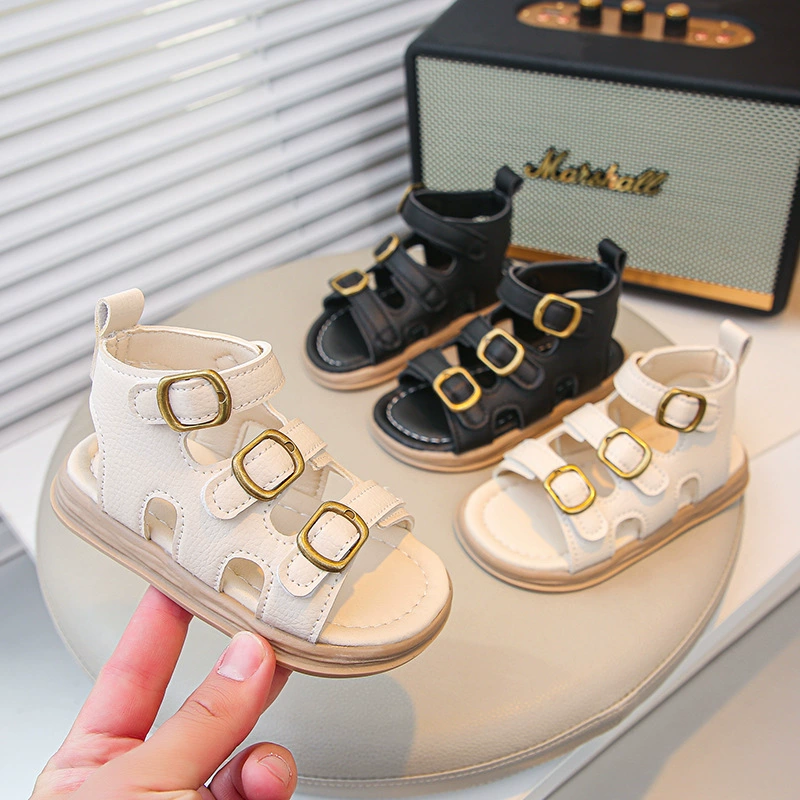 Сандалии для девочек 2025 лето новый сплошной цвет ретро маленькая девочка римская обувь модные детские мягкие подошвы пляжные сандалии
