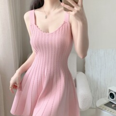 純欲ギャルの波の襟元のメリヤスのワンピースの女性の貝の殻のスカートはスリムに見えます。