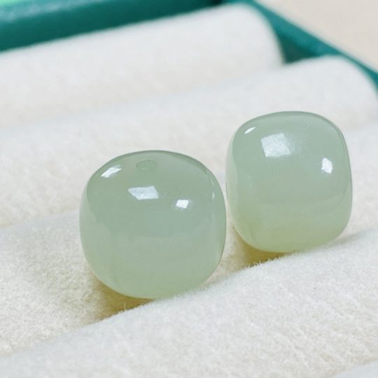 Hetian Jade Qinghai Material Green White Old Beads Scattered Beads Sunny Water Bucket Beads DIY Bracelet Bucket Beads with Beads Jewelry