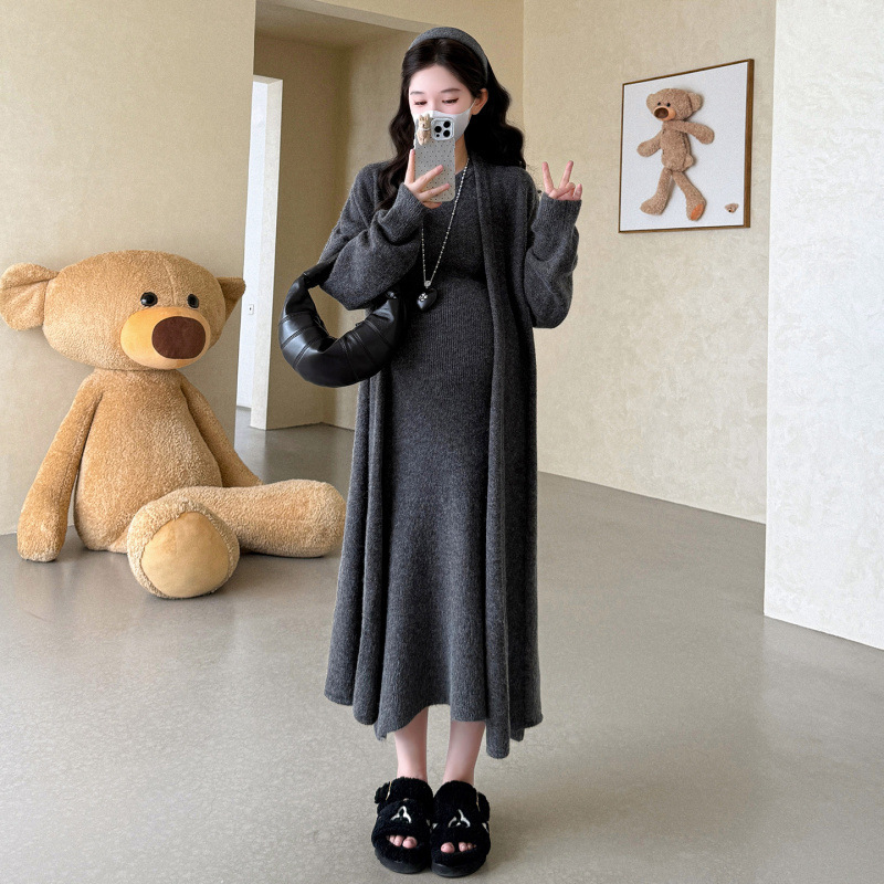 孕妇装秋套装2025新款连衣裙潮妈孕期穿搭时尚气质减龄秋冬针织裙|undefined