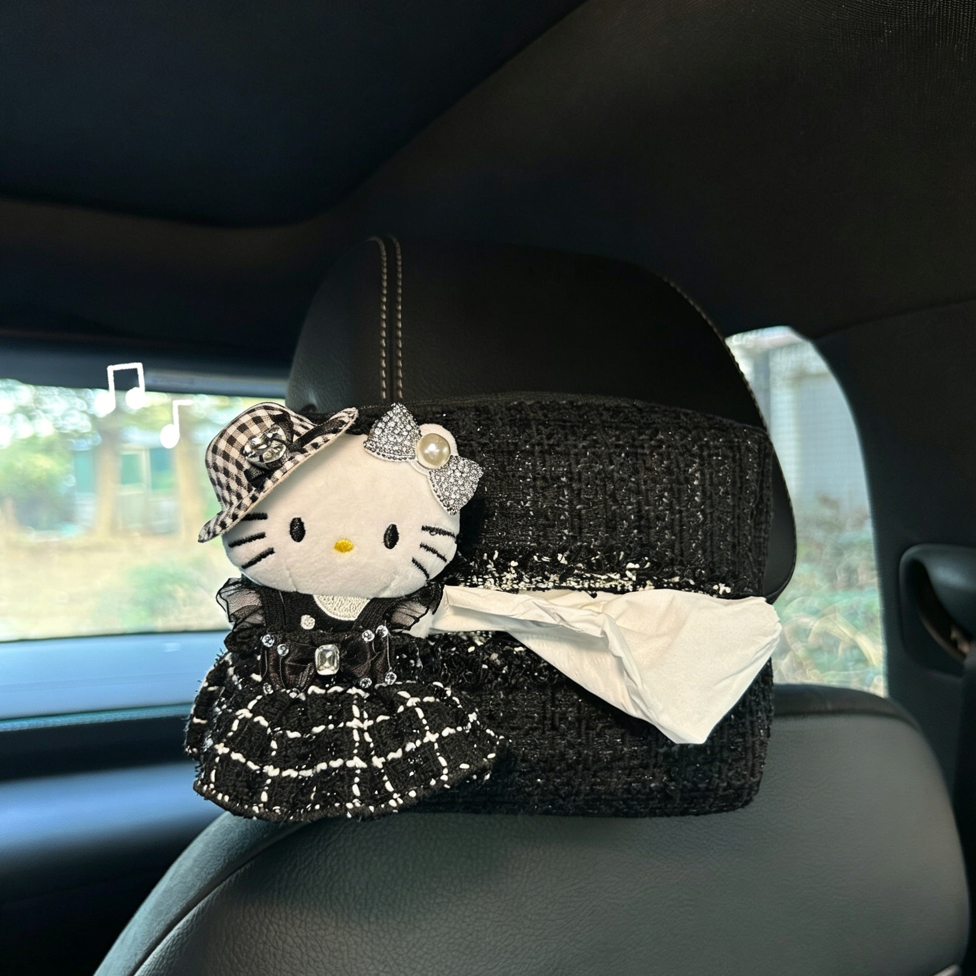 High-end KT cat car tissue box for women, for the car's center console armrest box, lace tissue box, car doll tissue box