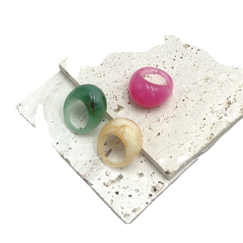 Nuevo Amazon transfronterizo estilo coreano nuevo anillo de resina retro Mori estilo frío ins anillo de celebridad de Internet para las mujeres