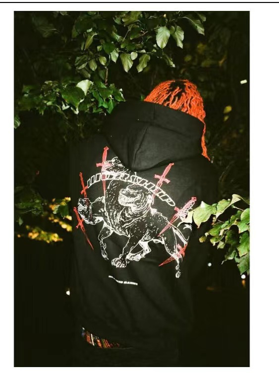 Giacca in puro cotone Trat unisex con tre spade che combattono con il cane, tendenza high street con cappuccio_voghion.com