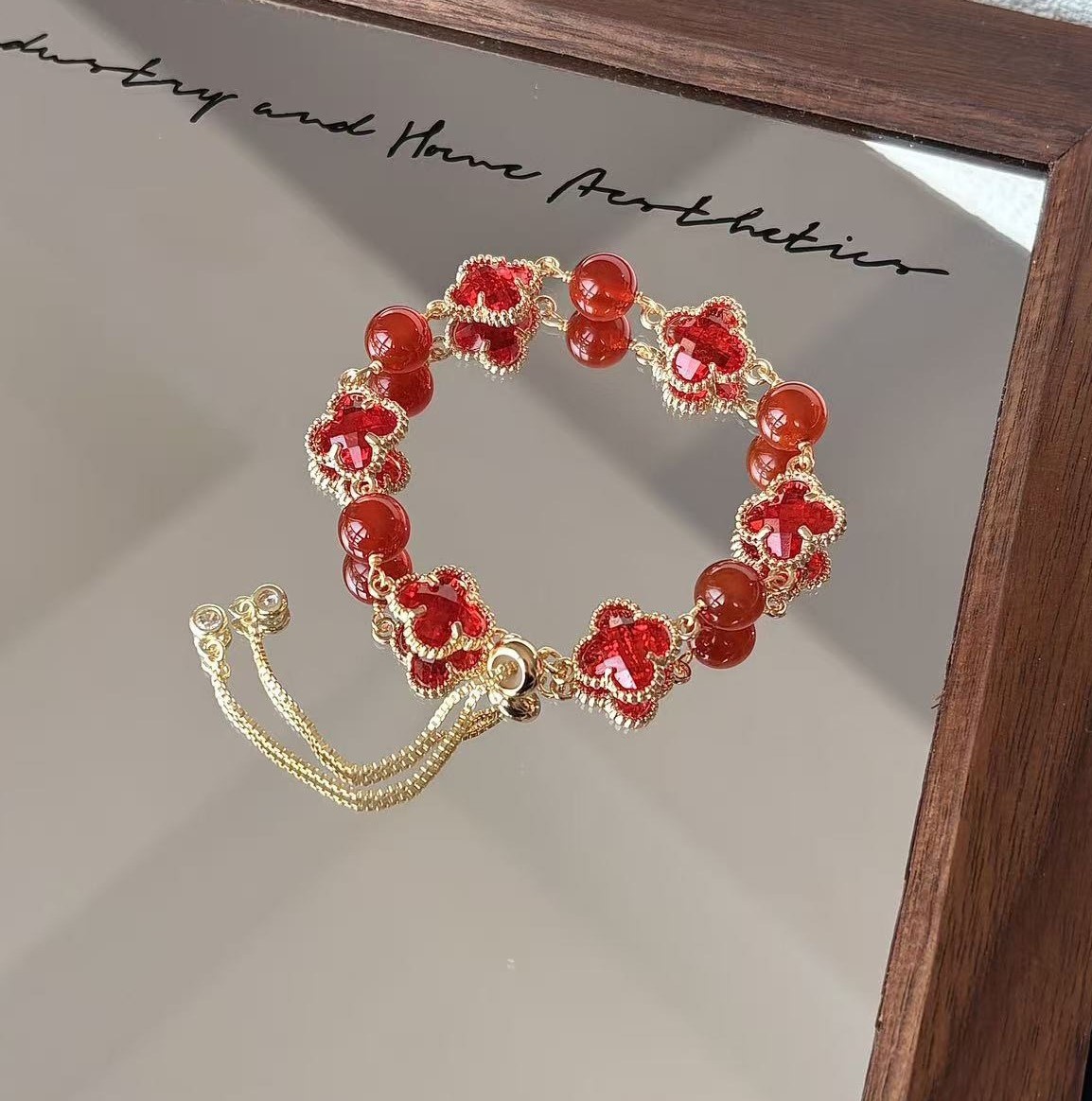 붉은 마노 금 가장자리