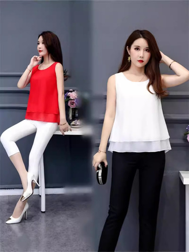 Round collar with loose suspenders and small vest. Spring and summer large size women's chiffon shirt. Sleeveless top. Underlining shirt. Wear outside.