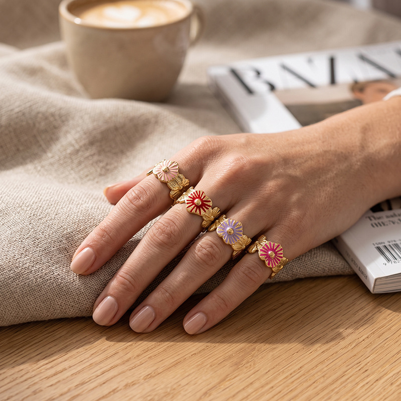 TENA Europa y los Estados Unidos acero inoxidable transfronterizo margarita estilo francés lujo ligero de alto nivel sensación anillo de anillo de mano femenina lote de joyas de mano