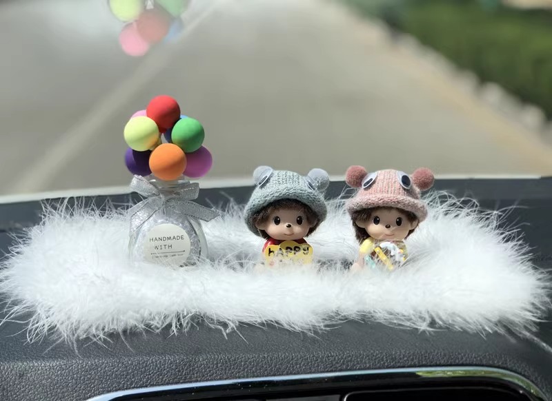 Cute car decoration car perfume ornaments creative personality Mengqiqi center console car interior supplies balloon women