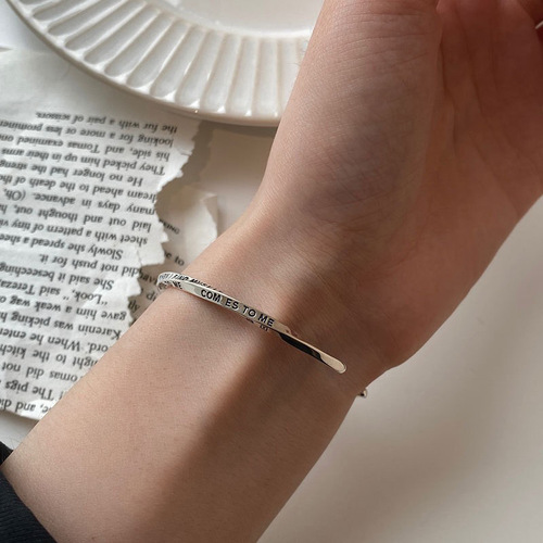 925 sterling silver high-end feel English twisted bracelet for women ins niche design simple light luxury cold style
