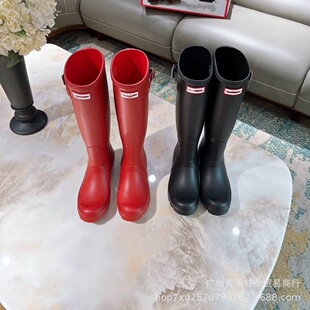 The same fashionable and versatile commuter high tube boots for European and American celebrities, British style, wears internet celebrity rain boots, sweet and cool hunter boots