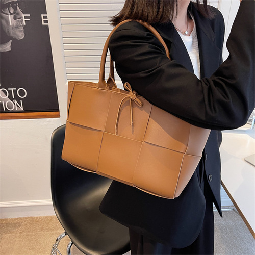 Hollywood Star Bag 2025 New Fashion High-End Chic Shoulder Bag for Women Large Capacity Versatile Top Handle Tote Bag