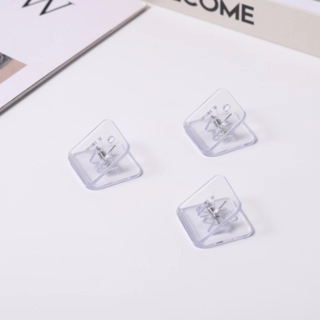 Cross-mirror hot-selling hand account clip acrylic student information test paper corner sewing edge long tail clip bill small square clip