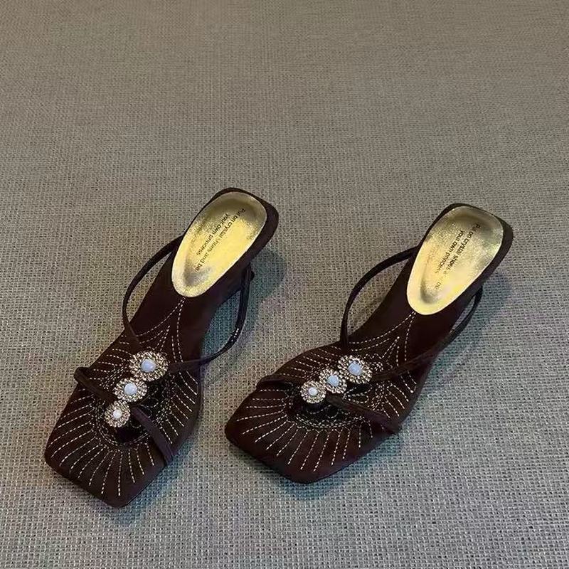 French-Style Vintage Stunning Rhinestone Strap Sandals for Women, 2026 Summer New Model, Embroidered Thong Toe Kitten Heel Sandals for Outdoor Wear