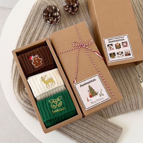 Christmas socks for women in autumn and winter, cute mid-calf socks, bright red New Year cotton socks, Japanese cute embroidered cartoon ins trendy socks