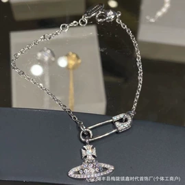 项链;耳钉;戒指