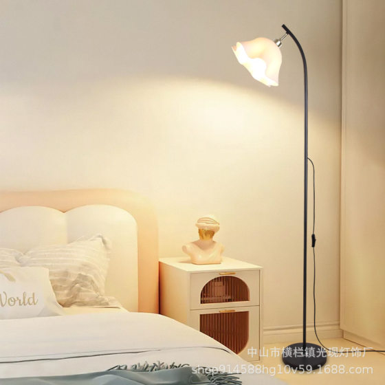 Nordic Cream Style Flower Floor Lamp Living Room Sofa Beside Bedroom Bedside Atmosphere Lamp Study Room Vertical Floor Lamp