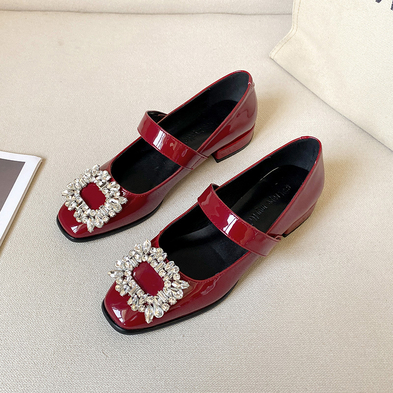 Nuevos y elegantes zapatos planos Mary Jane de charol con punta cuadrada y hebilla de diamantes de imitación para mujer 738-2, tacón medio grueso.