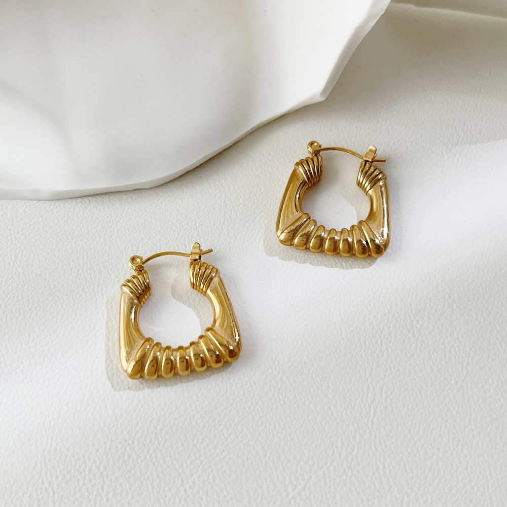 Retro Style U-shaped Earrings Fashion Stainless Steel Gold-plated Ear Buckles display picture 1