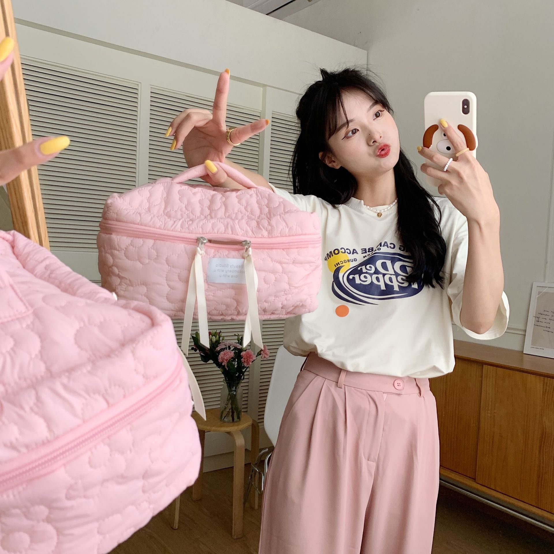 The 2631 Japanese-style fresh color-blocking flower hand-held makeup bag has a large capacity and can be carried hand in hand with a storage bag and a student pen case undefined