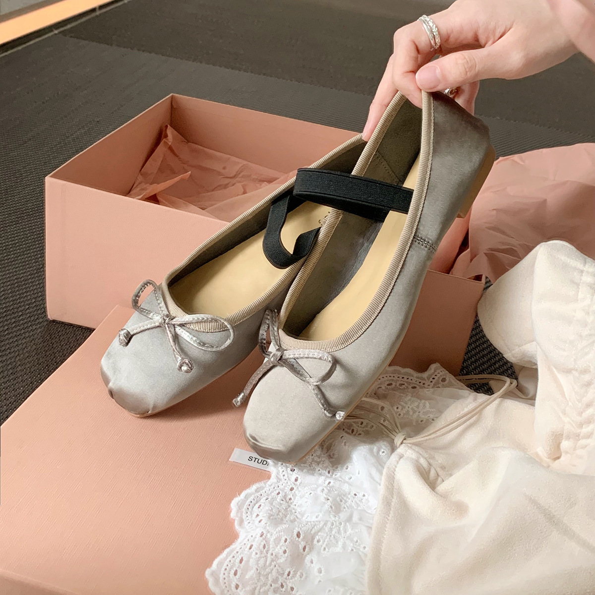 Madre de oveja de uva ballet Mary Jane zapatos nariz de cerdo arco cabeza cuadrada elástica con una palabra con zapatos de boca superficial