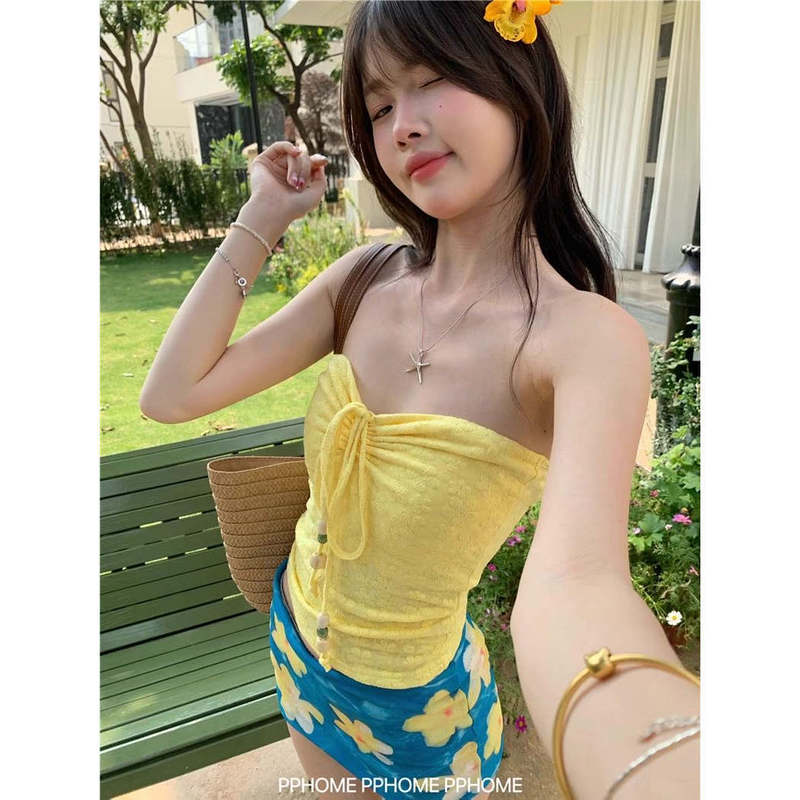 ドーパミンピュア欲望ホットガールイエローチューブトップストラップトップ女性の夏の海辺の休暇スタイルの写真撮影と雰囲気|undefined