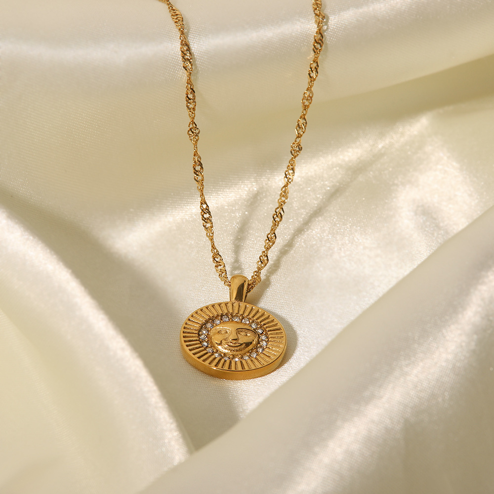 Fashion Portrait Stainless Steel Gold Plated Artificial Diamond Pendant Necklace