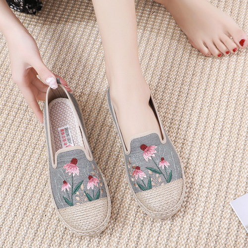 Chinese folk qipao old  beijing tang suit hanfu shoes for women girlsold Beijing folk embroidery cloth shoes soft bottom breathable linen lazy shoes