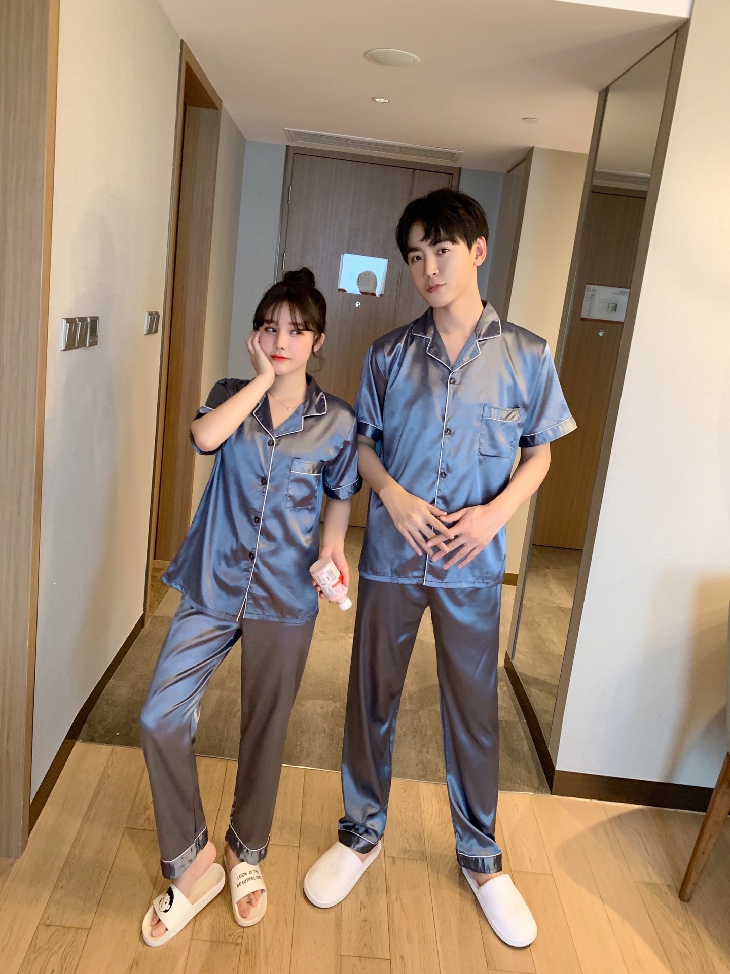 Pajamas de pareja de hielo de verano de mangas largas damas cardigan casuales sueltos primavera y otoño hombres de mediana edad ropa para el hogar grande